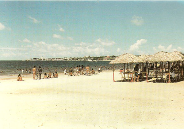 Praia de Vera Paz, local onde hoje estão os silos da Cargill. Foto extraída do blog Saudade Perfumada, sobre a obra de Emir Hermes Bemerguy