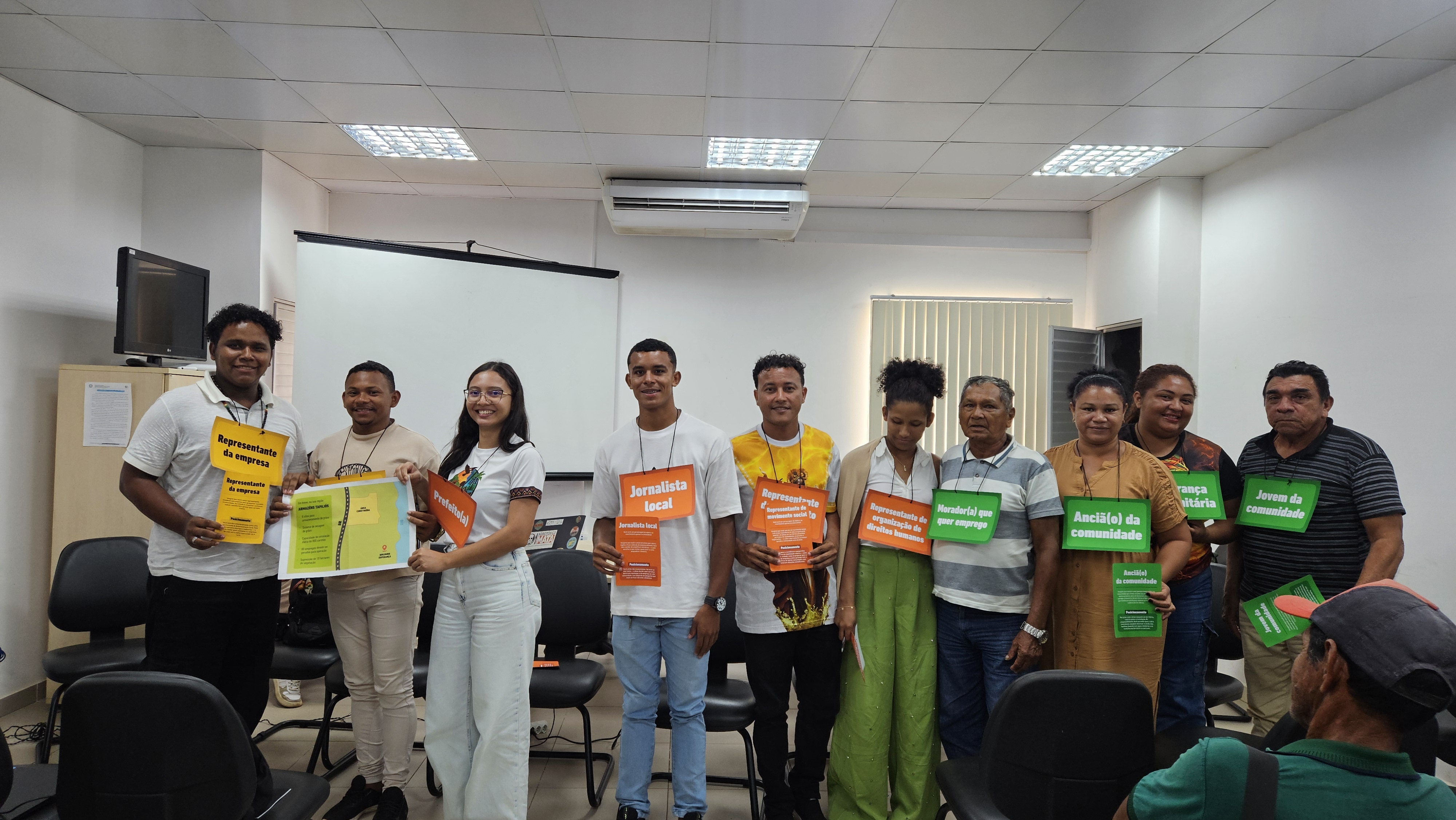 Dinâmica com lideranças reunidas na Ufopa para representar diferentes papéis diante da presença de empreendimento nos territórios. Foto: IanDara