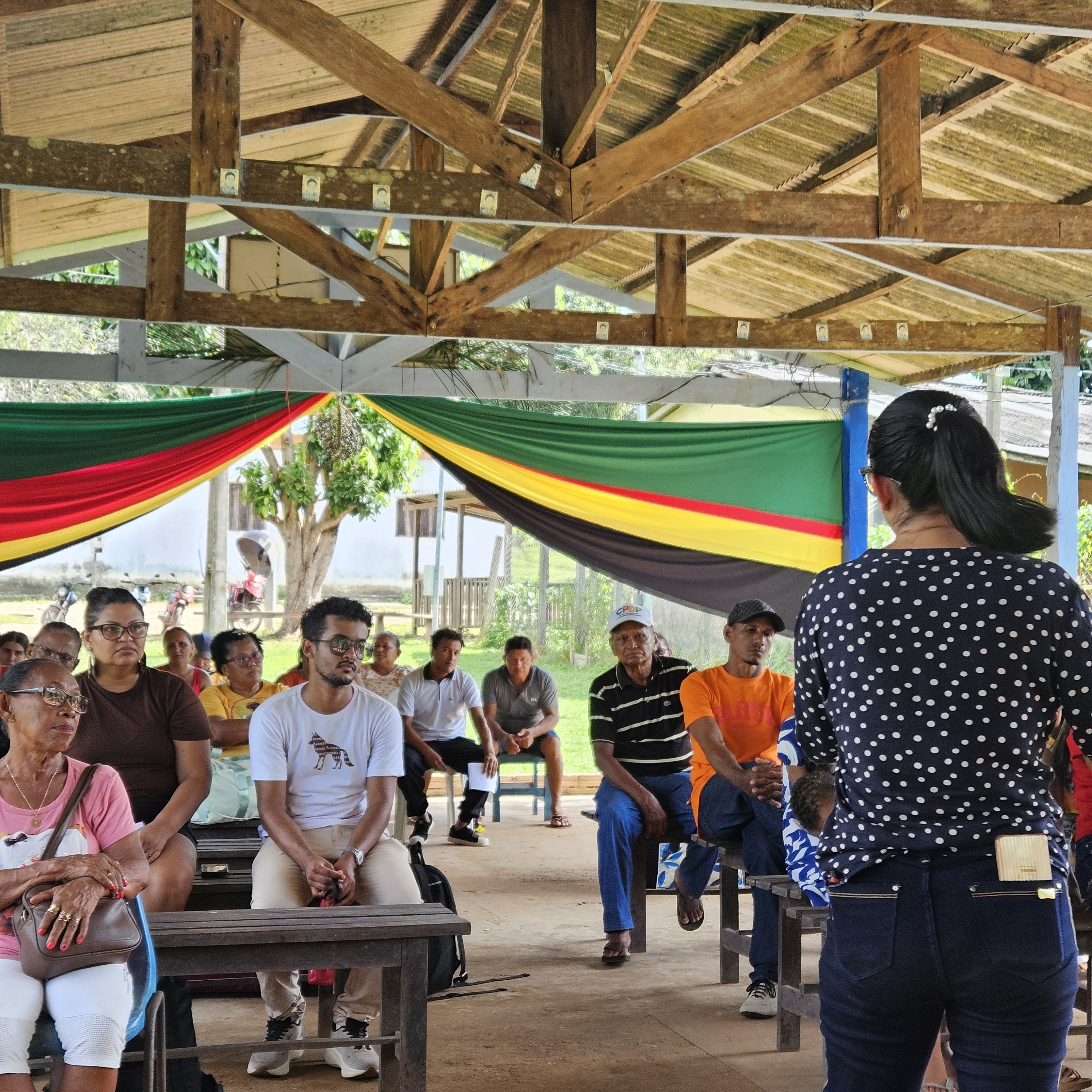 Atividade na sede do Quilombo Igarapé-Açu, no Planalto Santareno. Foto: IanDara