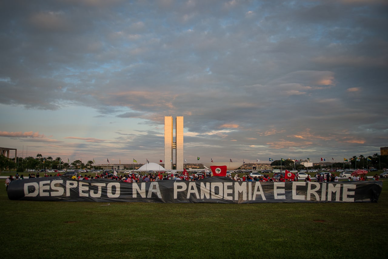 Manifestação pela Campanha Despejo Zero em frente ao Congresso Nacional. Foto: Roberta Quintino