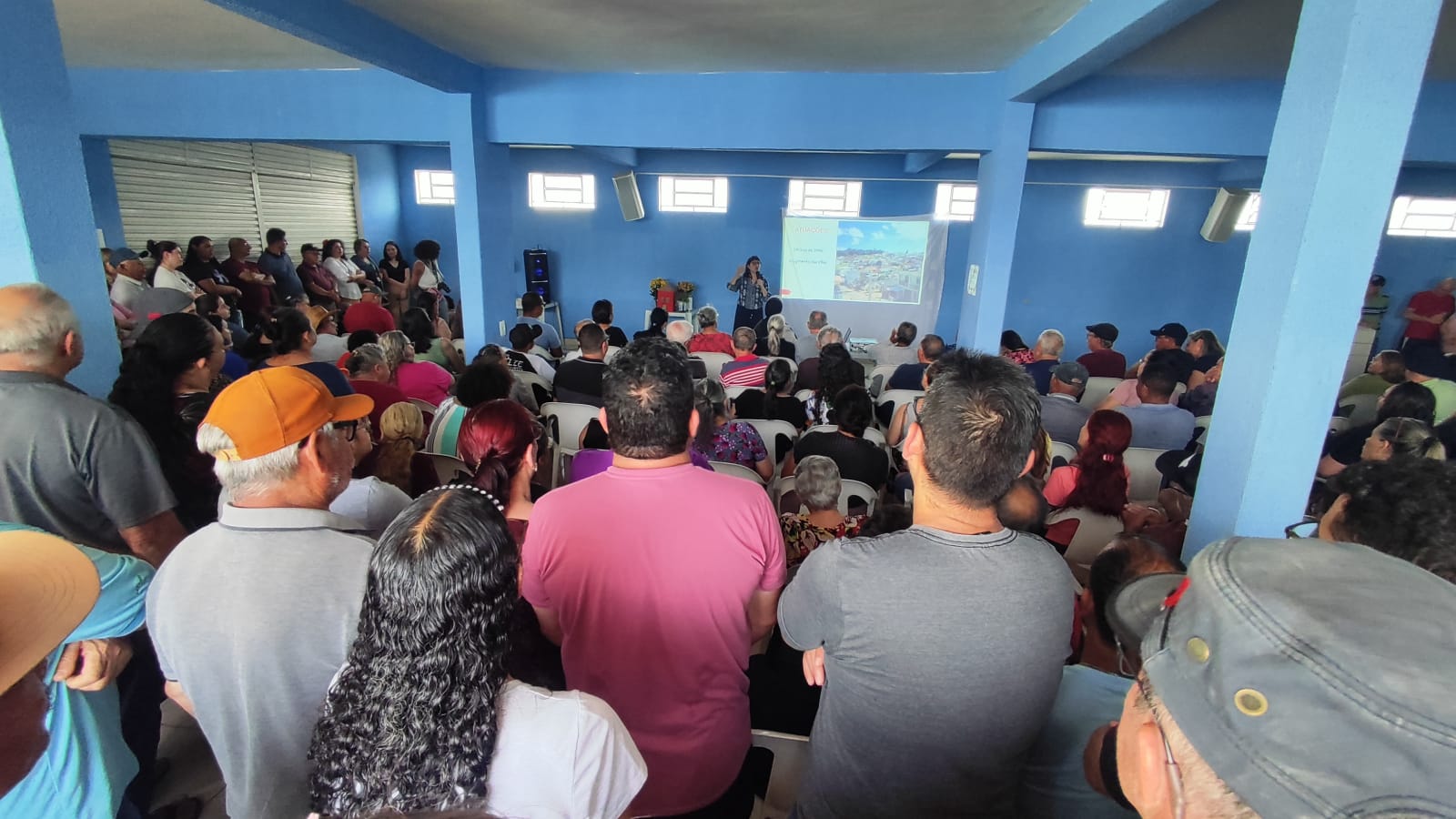Mais de 200 pessoas participaram da assembleia das comunidades do Sabará. Foto: Lizely Borges
