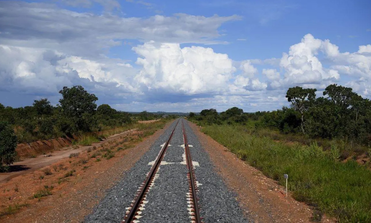  Ferrovia com quase 1.000 km de extensão visa ampliar  o escoamento de grãos do Centro-Oeste pelos portos da região Norte do país Foto: Reprodução