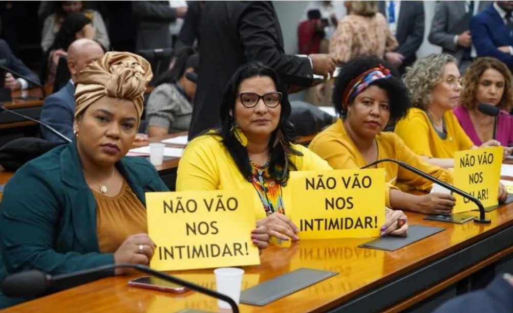 Parlamentares se manifestam contra a violência política de gênero na Câmara dos Deputados. | Crédito: Pablo Valadares / Câmara dos Deputados