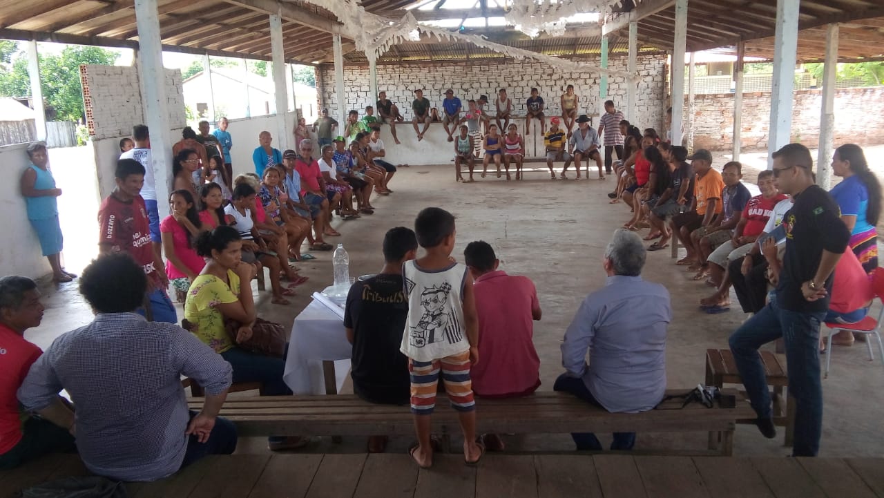 Comunidade reunida em assembleia. Foto: STTR Santarém