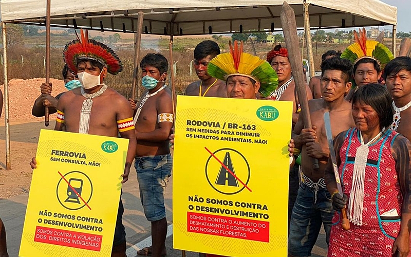 Indígenas Kayapó Mekragnotire em protesto contra a Ferrogrão na BR-163 em 2020. - Instituto Kabu